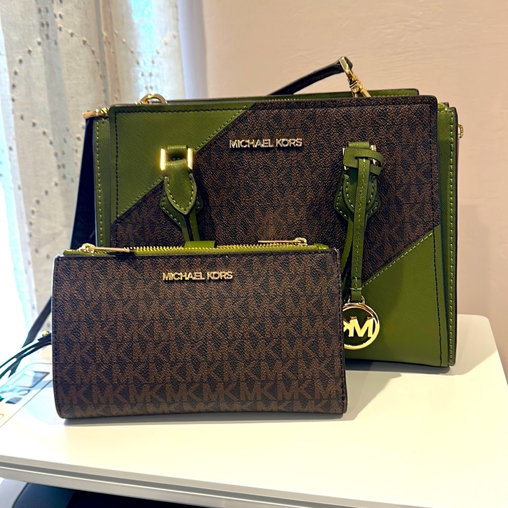 Michael Kors Hope Medium Messenger and Wallet